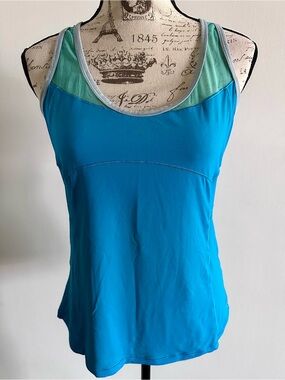 ALO Yoga Blue Tank Top. Size: L